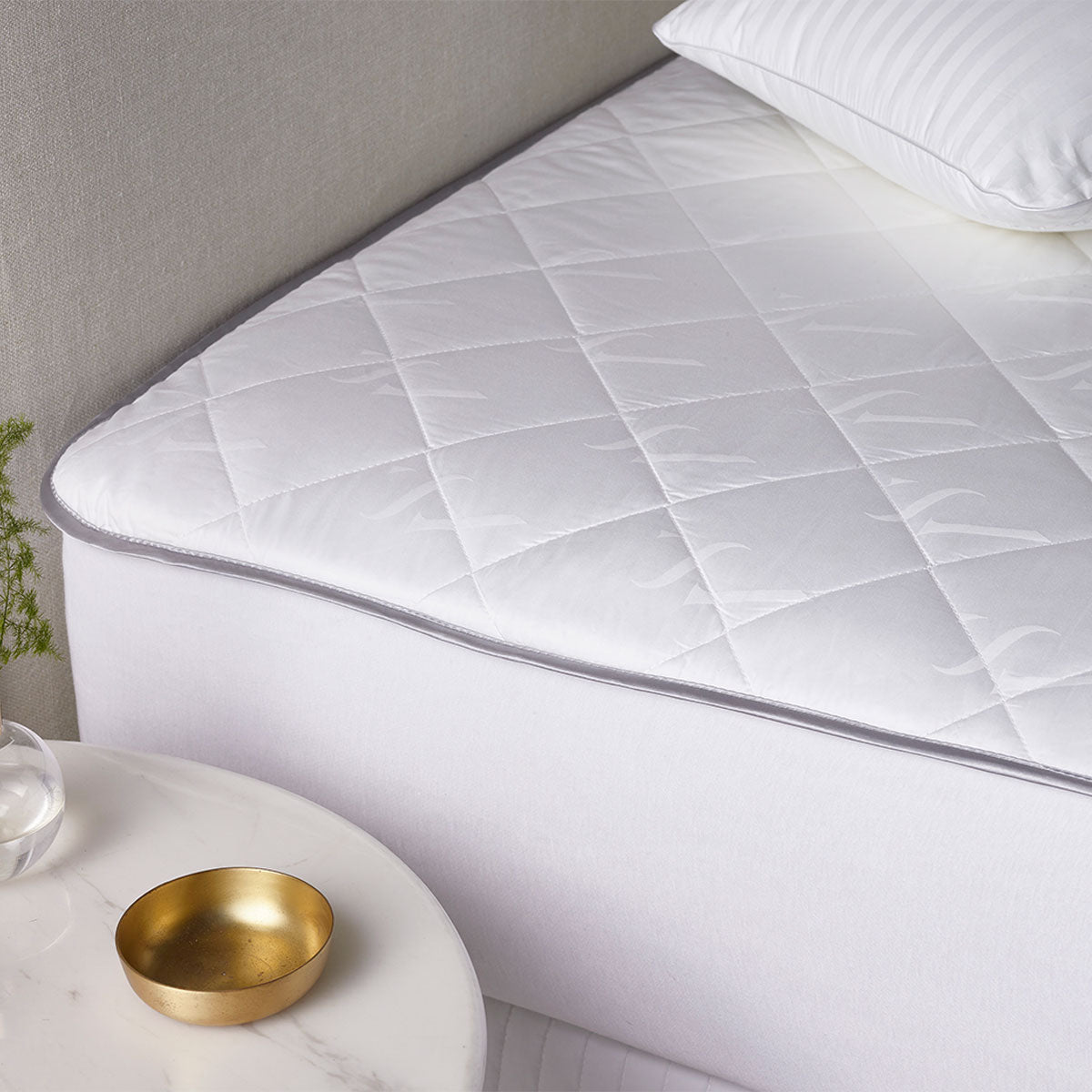 Accessorize 150GSM Premium Wool Mattress Protector Super King